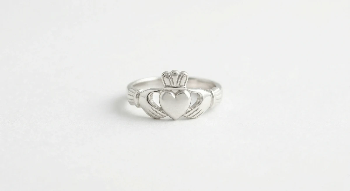 Der Claddagh-Ring: Liebe, Treue, Freundschaft und 400 Jahre irische Tradition