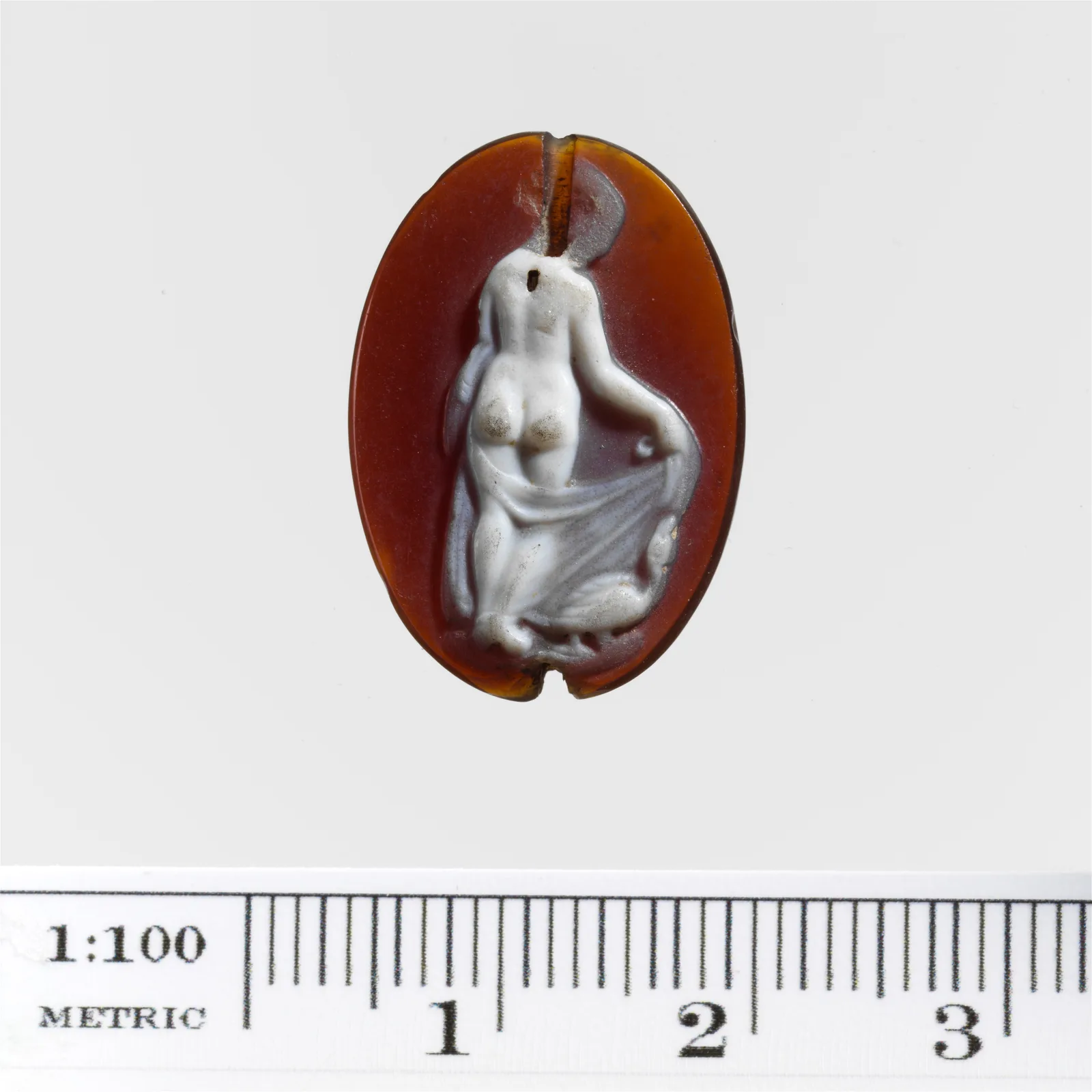 Antike Kamee aus Sardonyx mit hellem Relief auf dunklem Grund