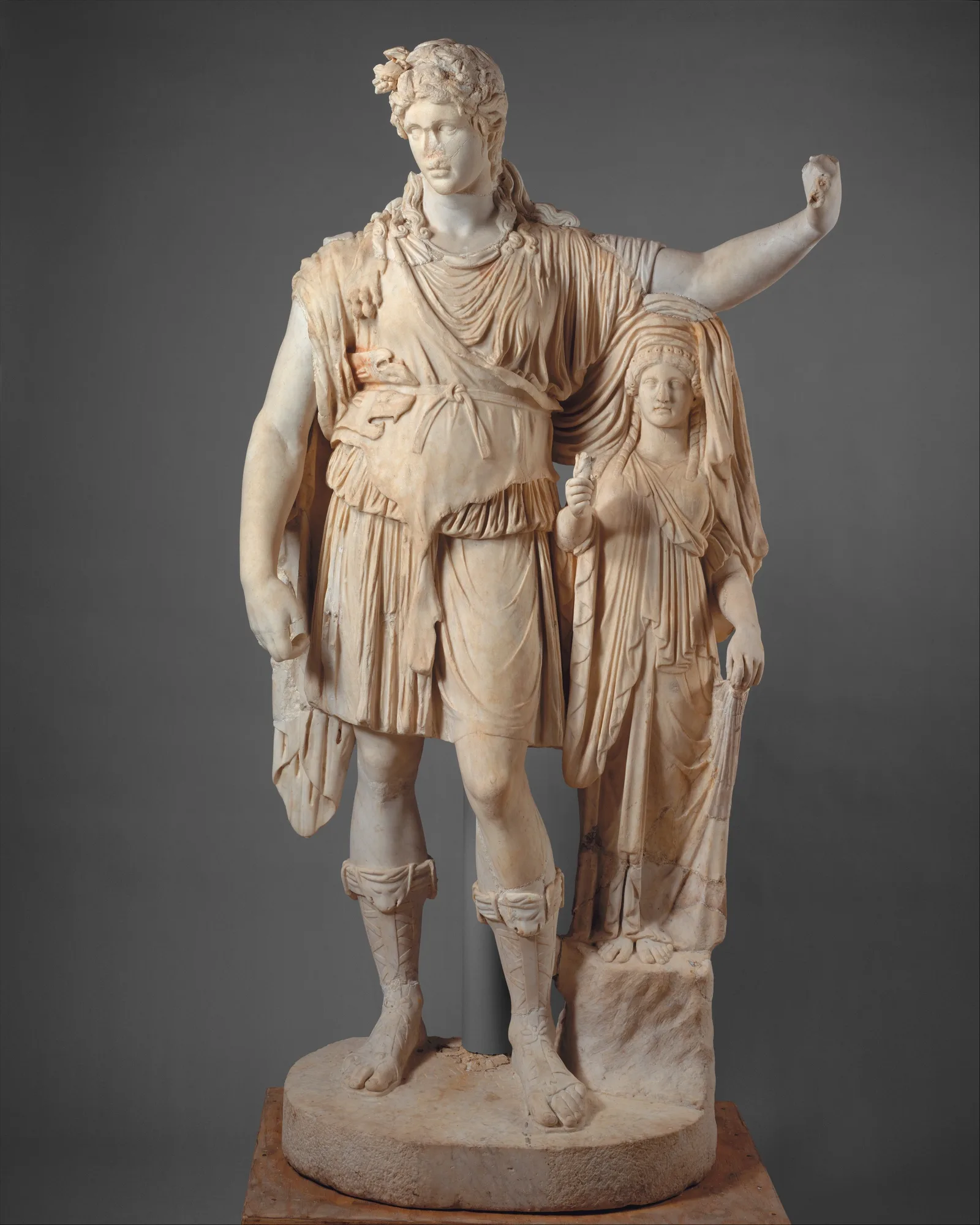 Antike Skulptur im Schmuck: David, Venus und Büsten