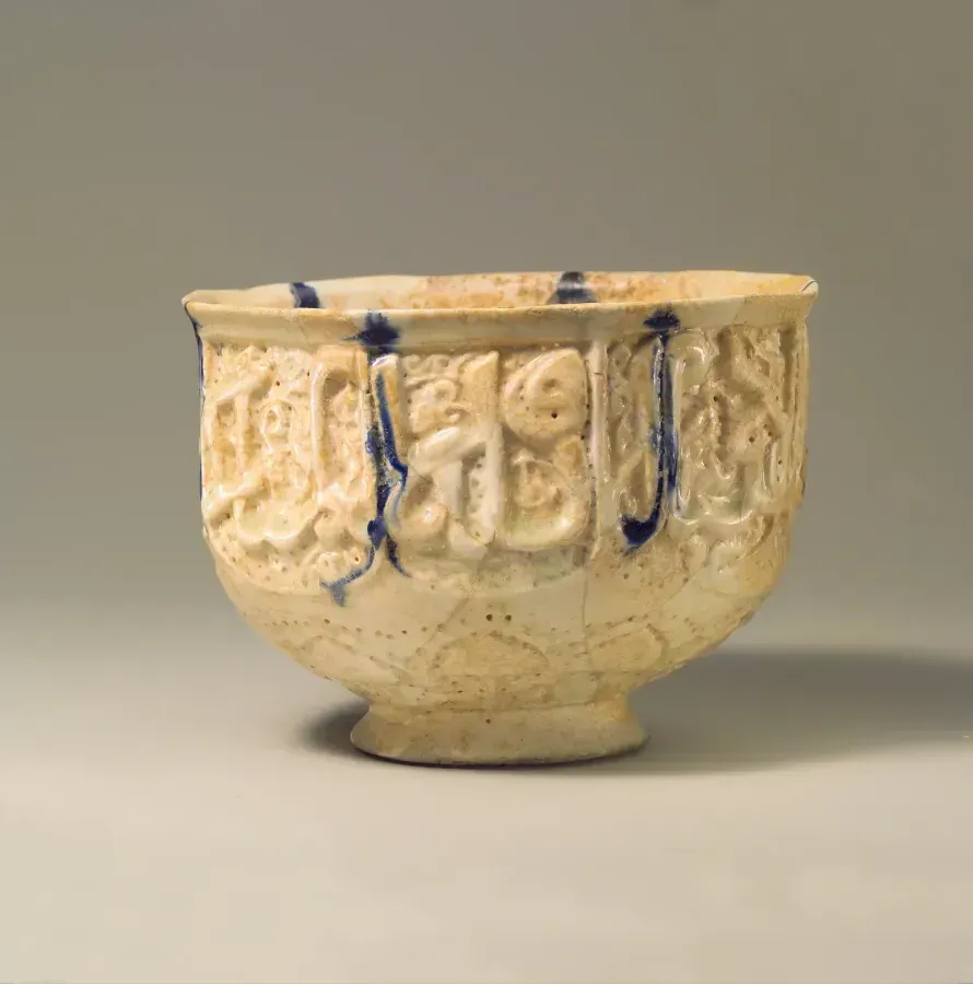 Persian Kashan fritware bowl under turquoise glaze, late 11th to early 12th century