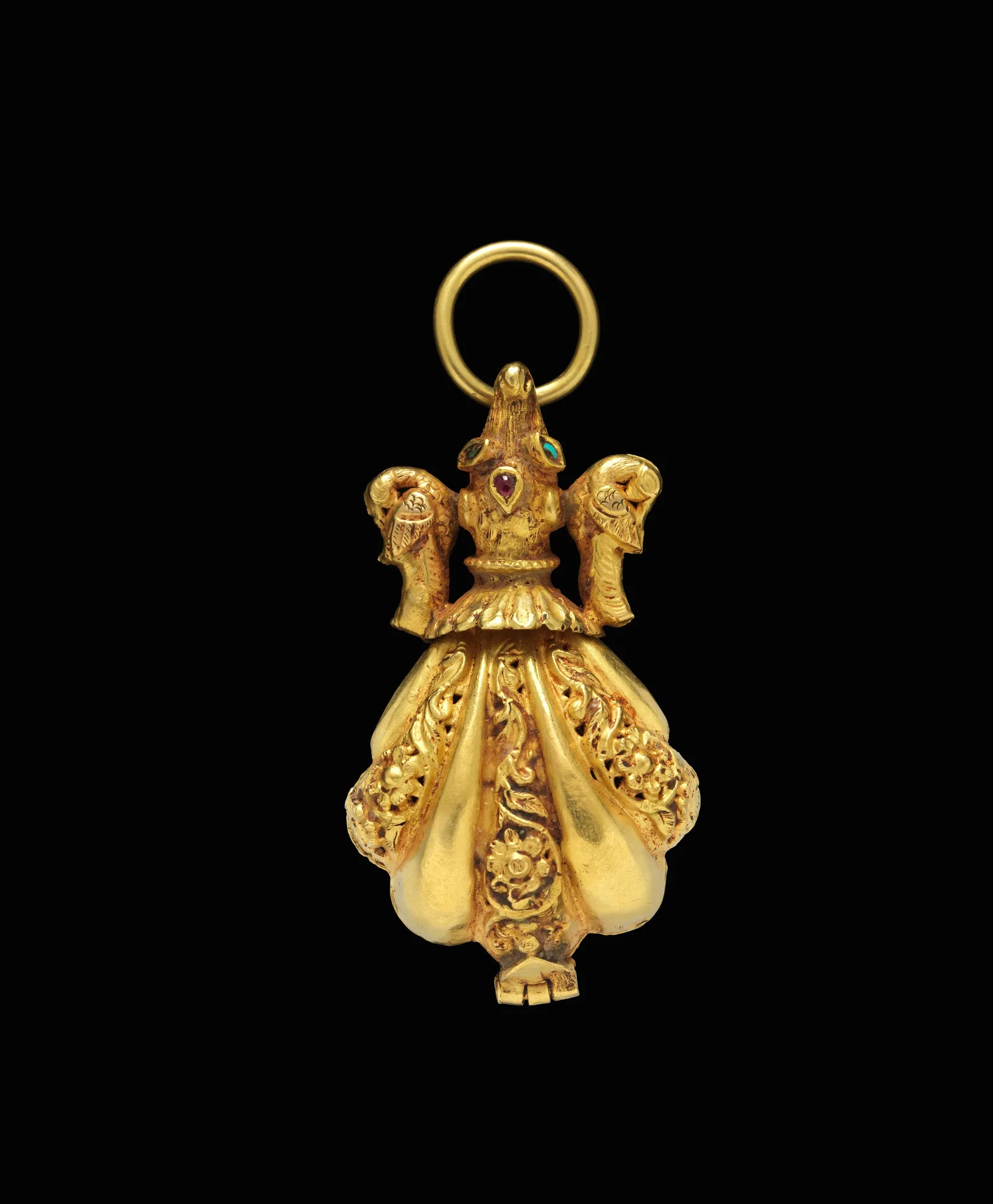 Goldener Anhänger in Muschelform mit Einlagen aus Türkis und Rubin, 17. Jahrhundert