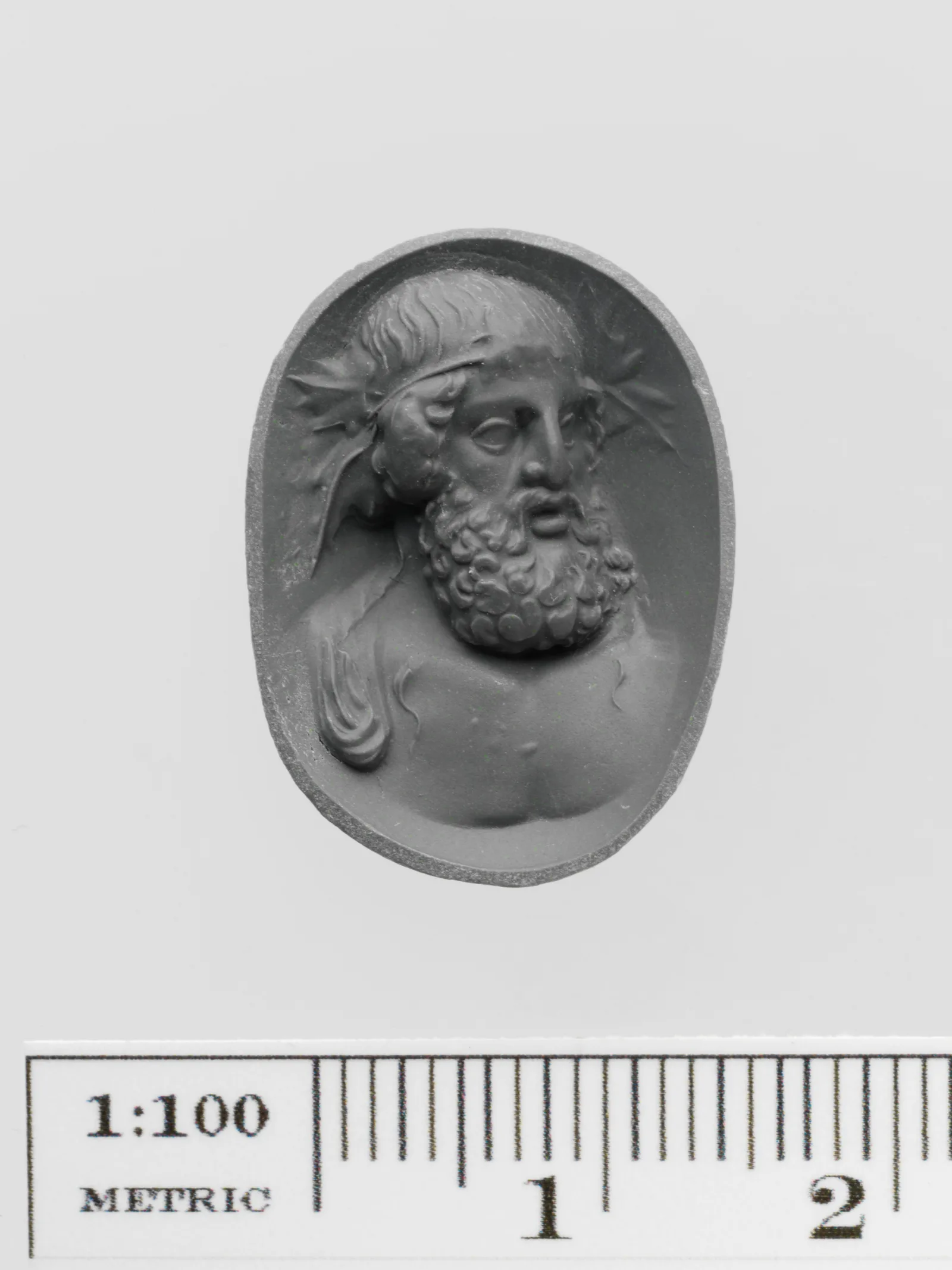 Castone d'anello in ametista con un busto di Dioniso, incisione romana su pietra
