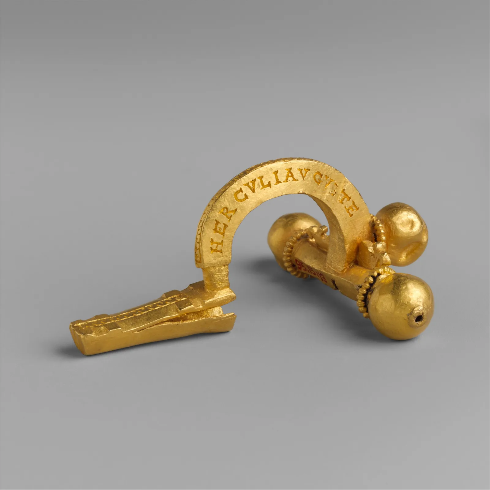 Goldene römische Zwiebelknopffibel mit Bügel und langer Nadel, Wende vom 3. zum 4. Jahrhundert