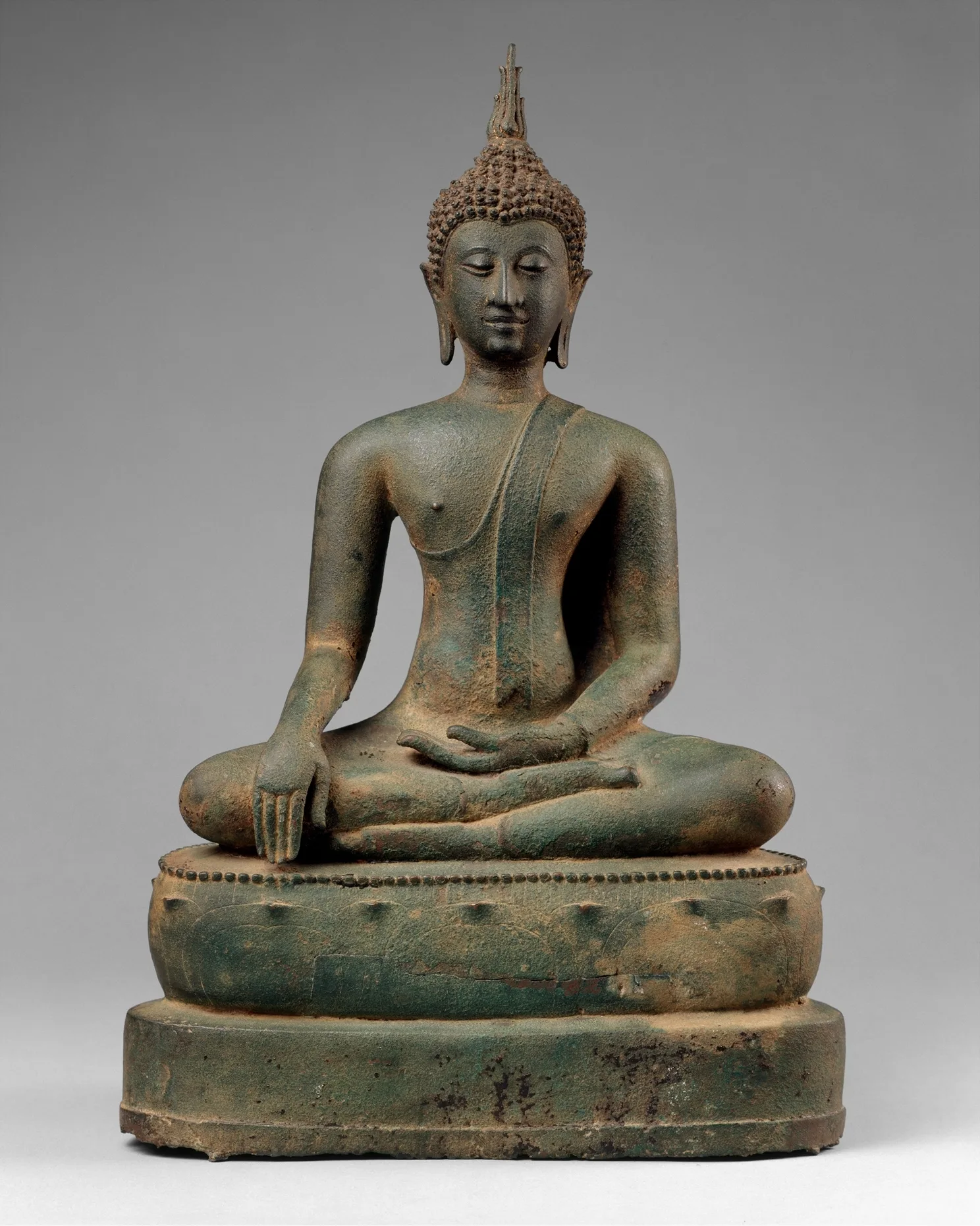 Buddha im Schmuck: Bedeutung des Symbols, Haltungen und Gesten, und wie man ihn mit Respekt trägt
