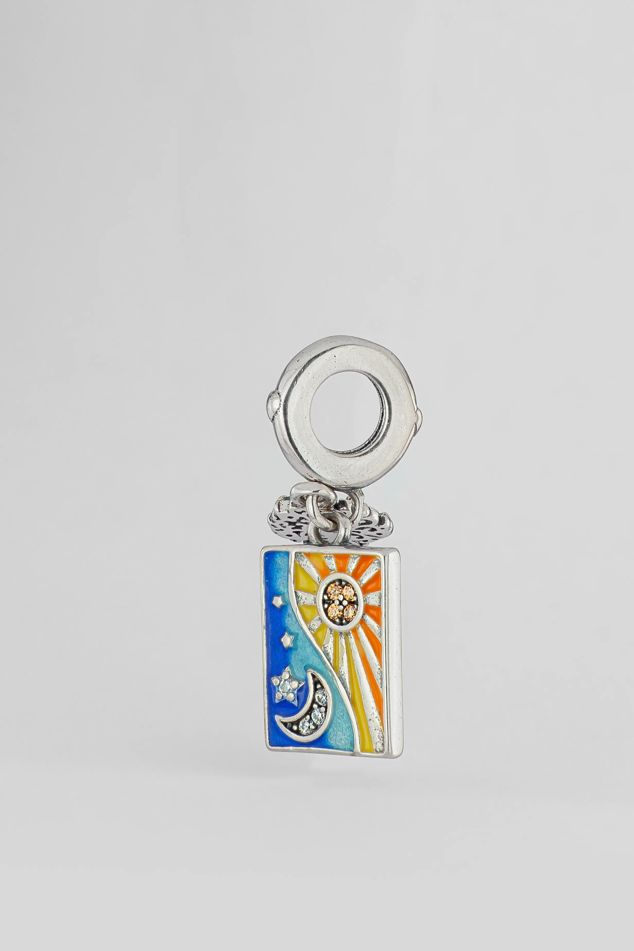 Gioielli celesti: il significato di Sole, Luna e Stelle nei tuoi gioielli