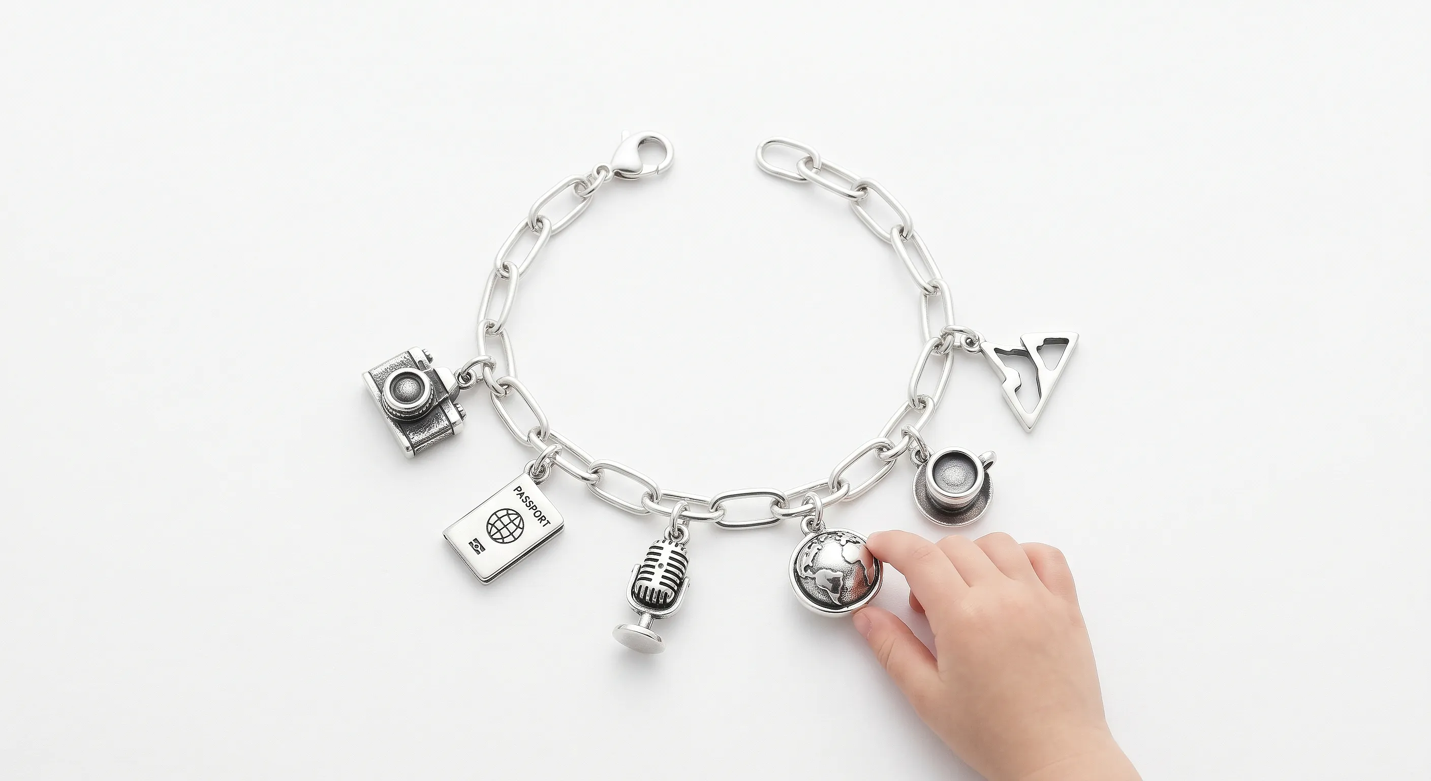 Браслет с подвесками: возрождение моды и как собрать свой