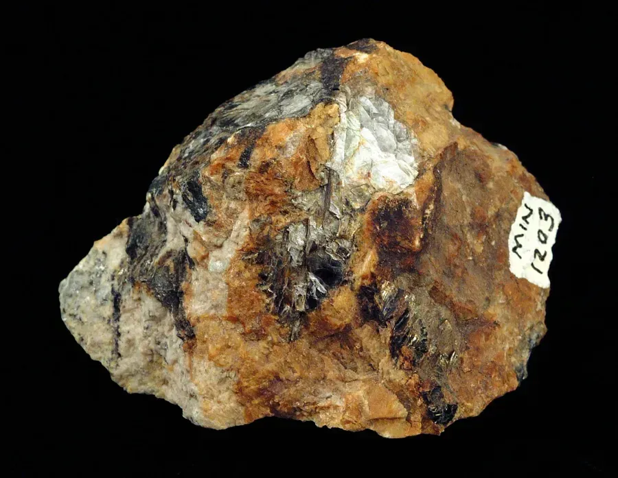Farbloser Zirkon im Schmuck: der Naturstein, der heller funkelt als ein Diamant