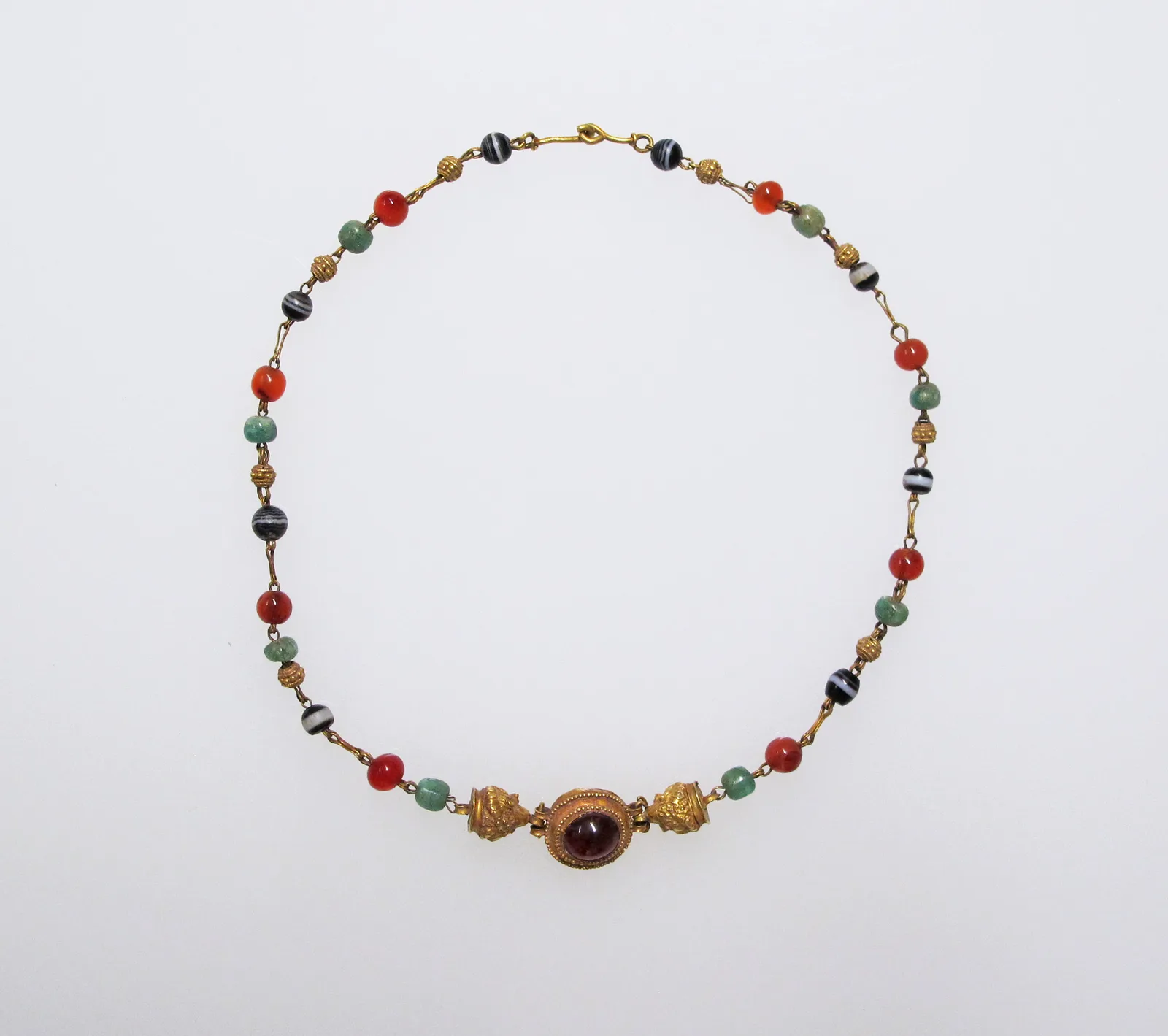 Römische Goldkette mit Smaragden, Karneol, gebändertem Onyx und Granat, 1. Jahrhundert