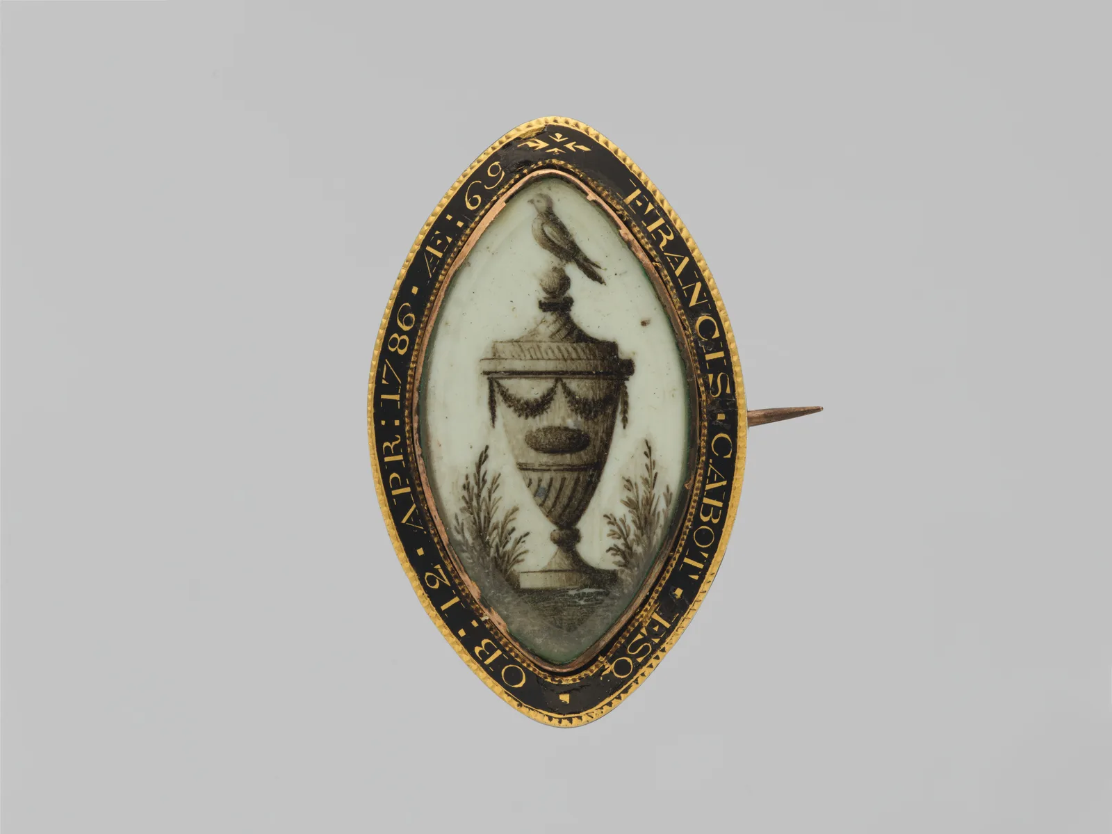 American memorial brooch of 1786 with a painted miniature in a gold frame and an inscription on black enamel