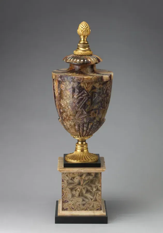 Dekorative Urne aus Derbyshire-Blue-John-Fluorit mit vergoldeter Bronze und Siena-Marmor, England, um 1790