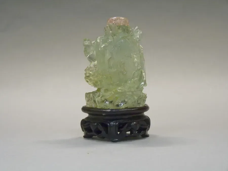 Flacon à tabac à priser taillé dans l'aigue-marine, avec bouchon de tourmaline rose, Chine