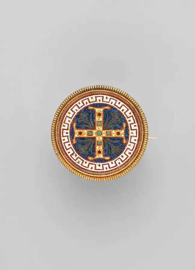 Viktorianische Brosche mit griechischem Kreuz, Gold und Glastesserae, um 1860
