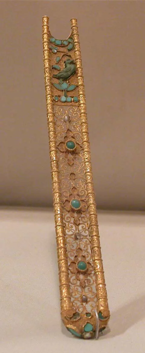 Ornamento dorato per capelli con intarsio di turchese, Cina, VIII secolo