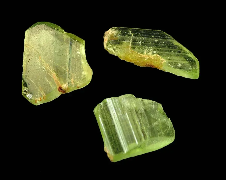 Le péridot en joaillerie : la pierre vert-jaune du manteau terrestre, guide complet