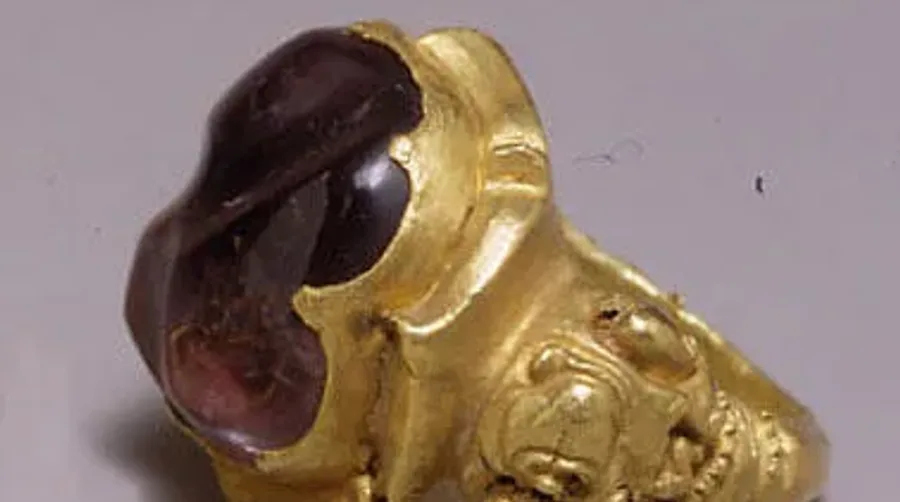 Anillo cóctel: el anillo grande como acento