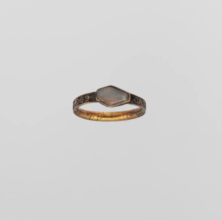 Antiker goldener Trauerring mit Email und einer Haarsträhne unter Glas, 18. Jahrhundert