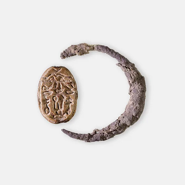 Antiker Ring mit einem Skarabäus