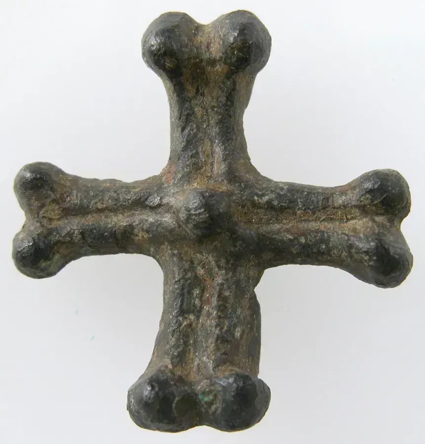 Early medieval pectoral cross of the 8th to 9th century in copper alloy with champlevé enamel