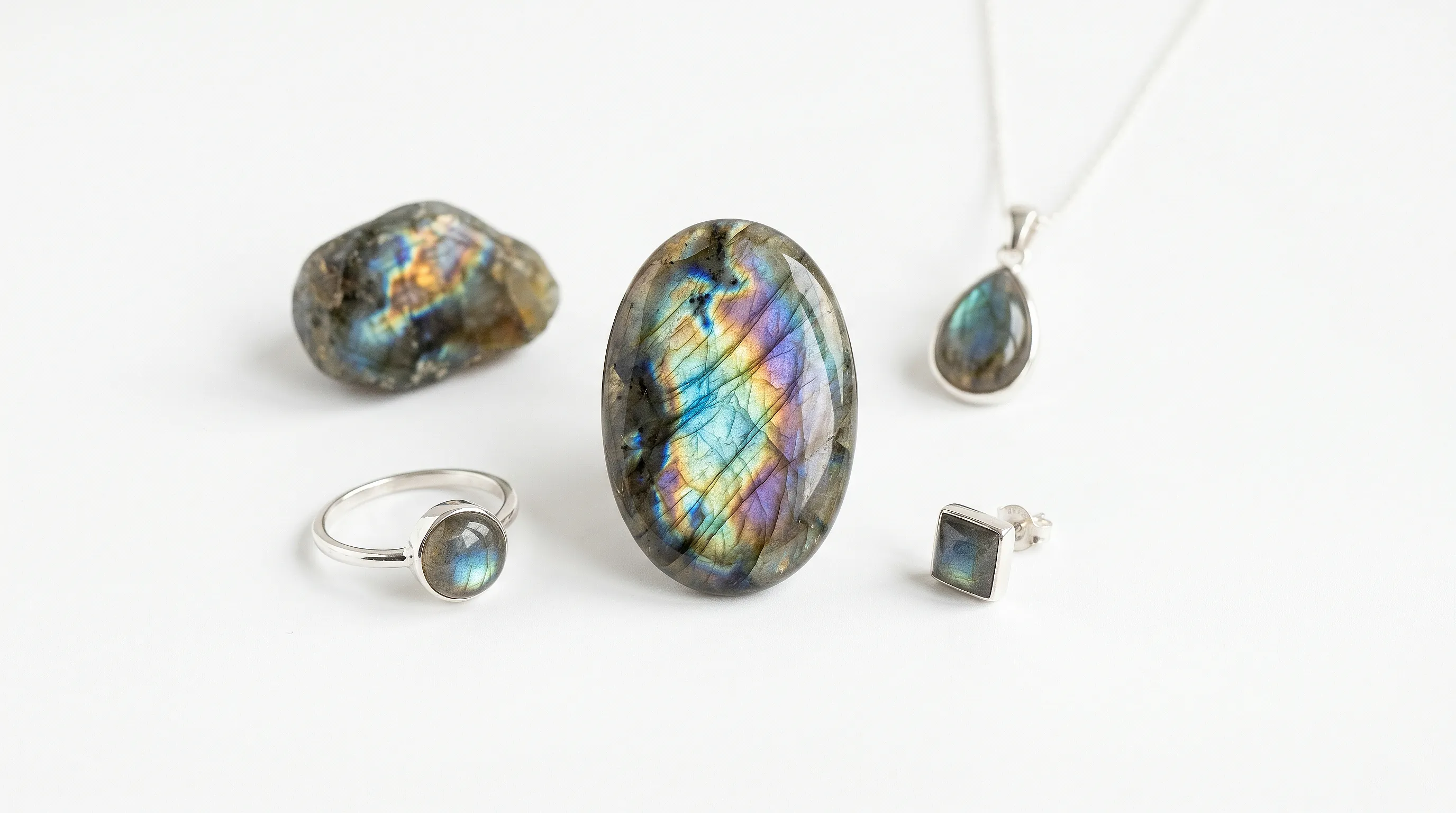 Лабрадорит в украшениях: камень с радужным огнём, значение и виды