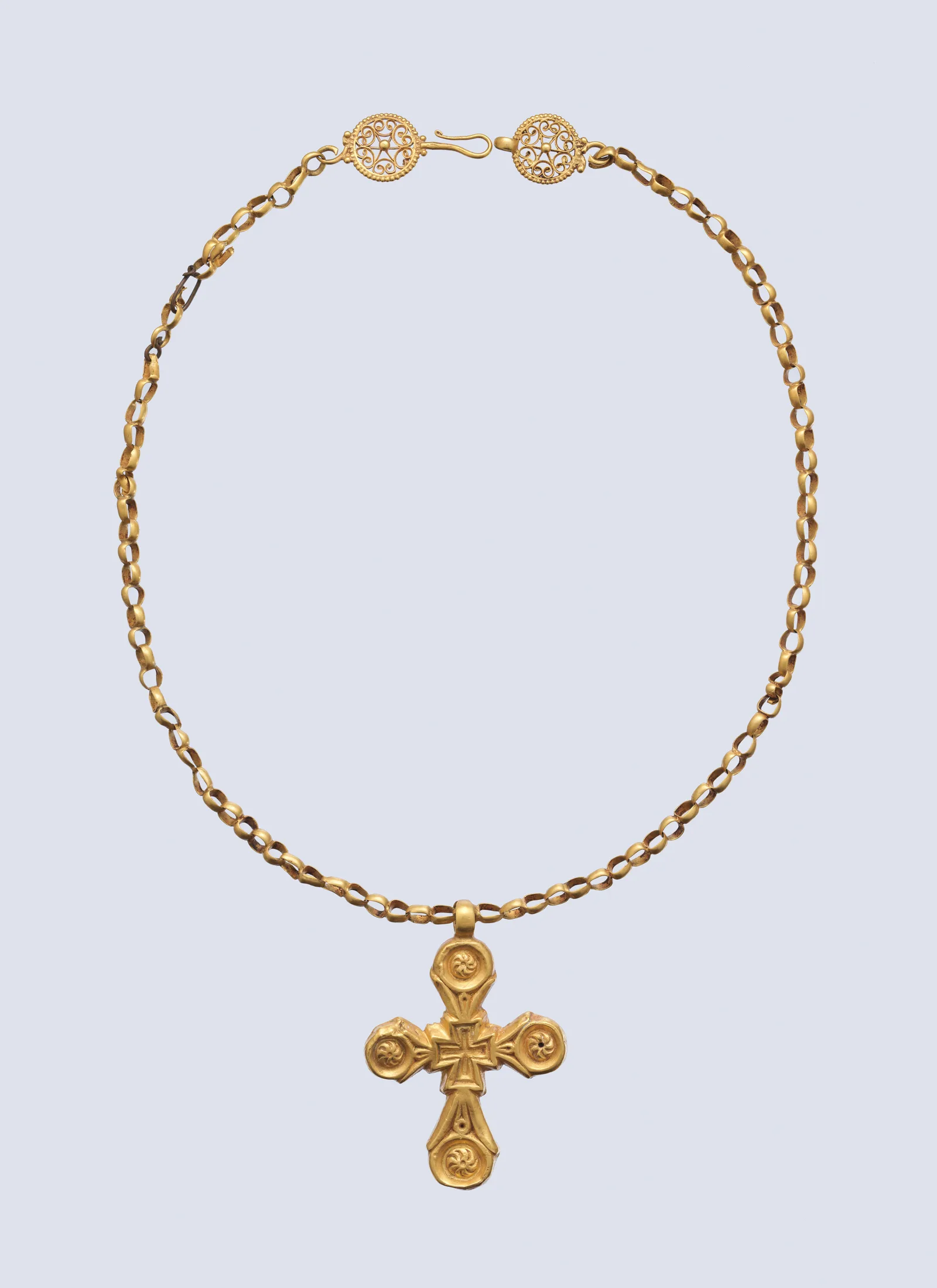 Frühbyzantinische goldene Halskette mit Kreuzanhänger zum Tragen am Körper, 6. Jahrhundert