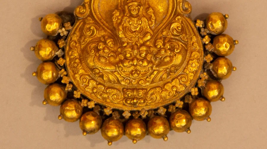 Lakshmi nei gioielli: dea della ricchezza, dell'abbondanza, della fortuna e della bellezza