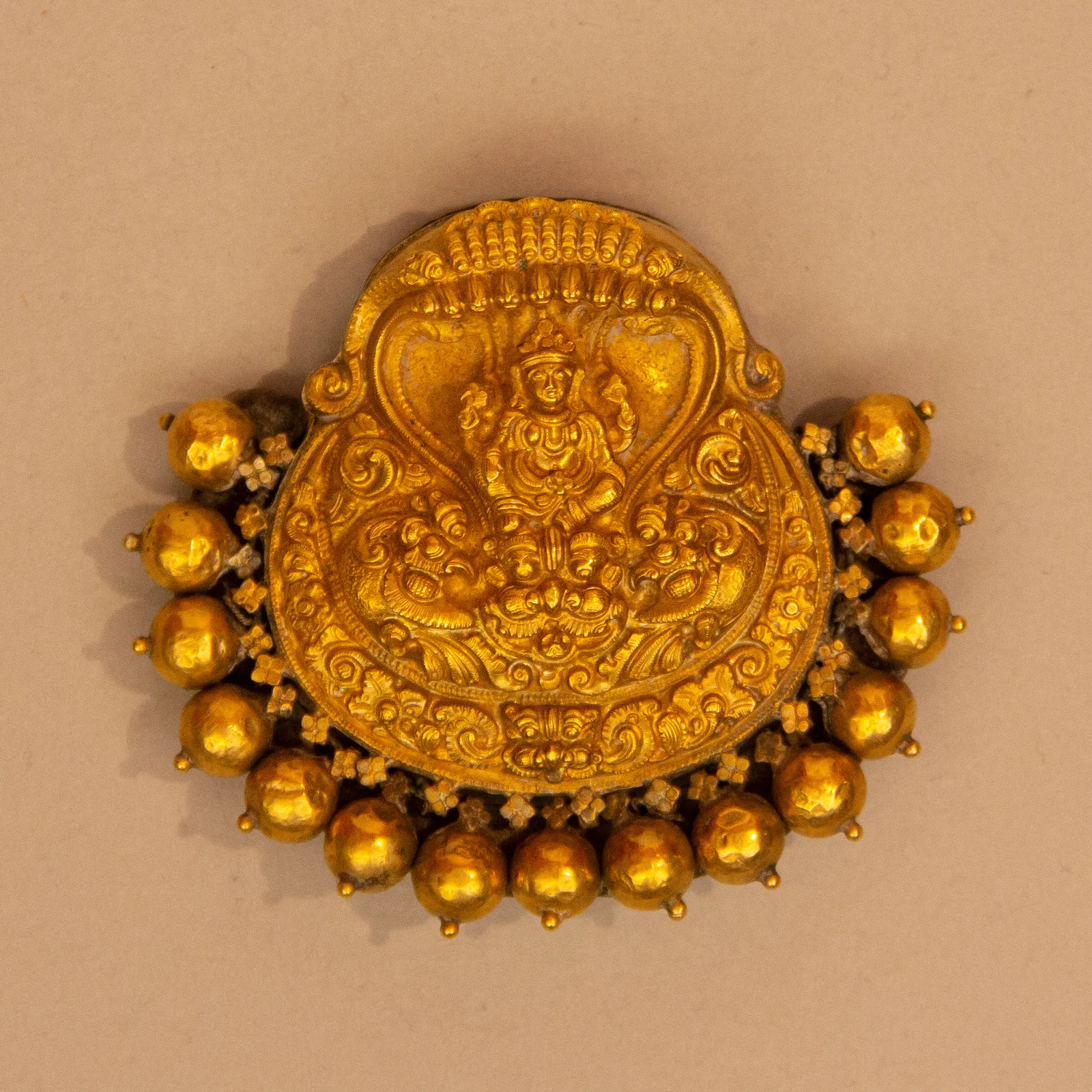 Ornamento per capelli indiano in oro e argento, XIX secolo