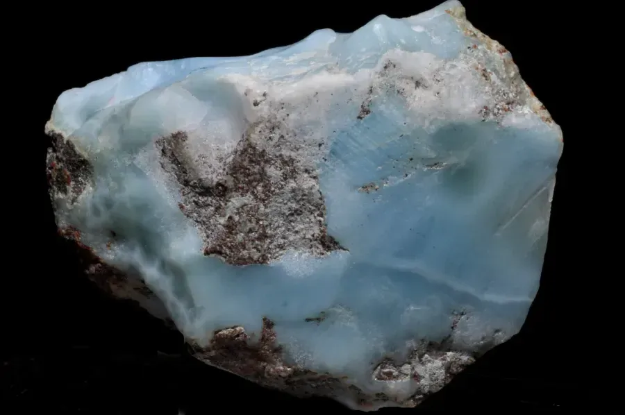 Larimar: der blaue Stein der Dominikanischen Republik, Bedeutung, Eigenschaften und Schmuck
