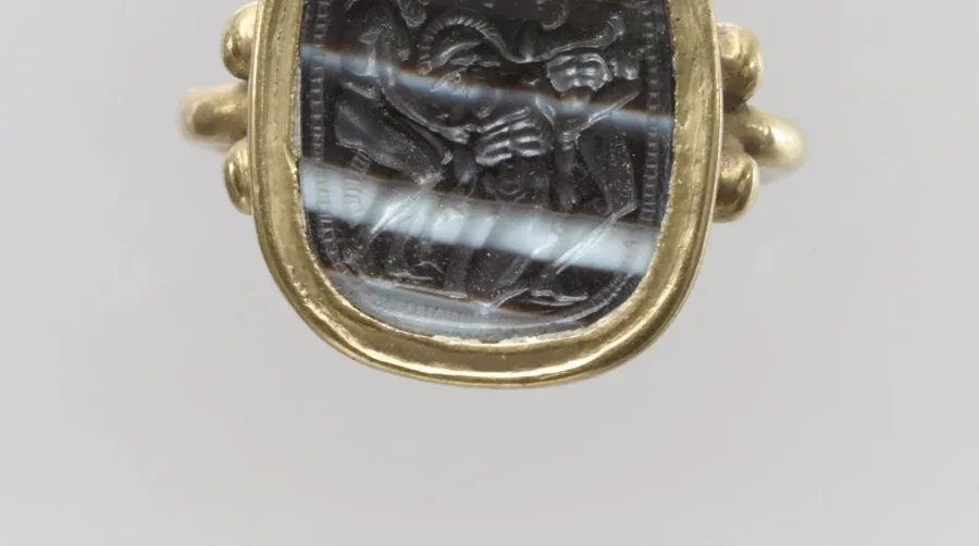 Maniküre, Gel-Lack und Ringe: was abnehmen und wie Schmuck schützen