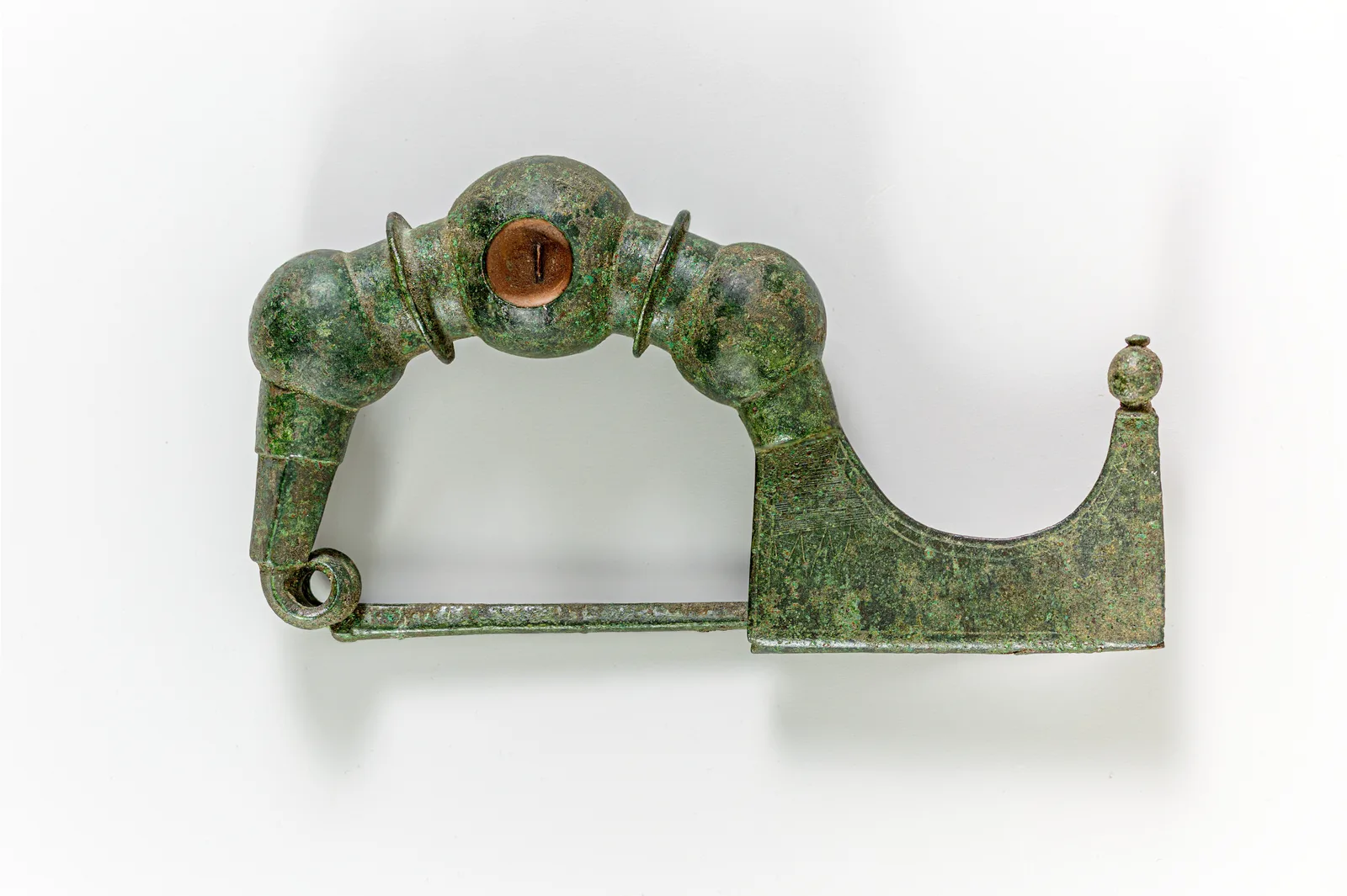 Antica fibula bronzea greca, intorno all'VIII secolo avanti Cristo