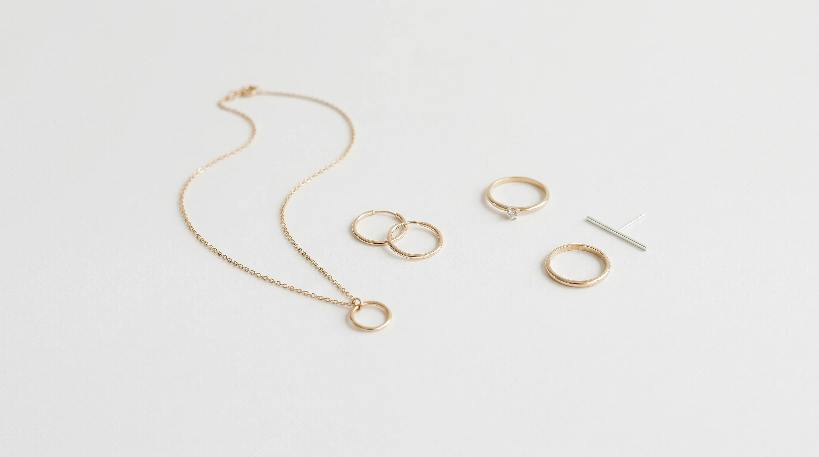 Bijoux minimalistes : pourquoi le moins est exactement le point