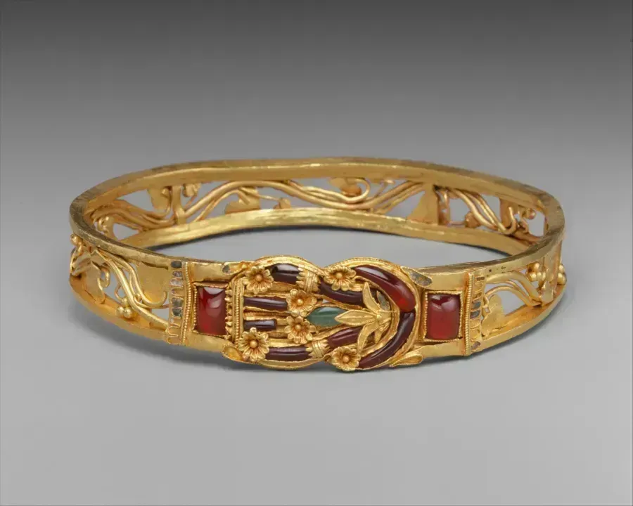 Griechisches Gold-Armband mit grossem Herakles-Knoten im Zentrum, 3. bis 2. Jahrhundert v. Chr.