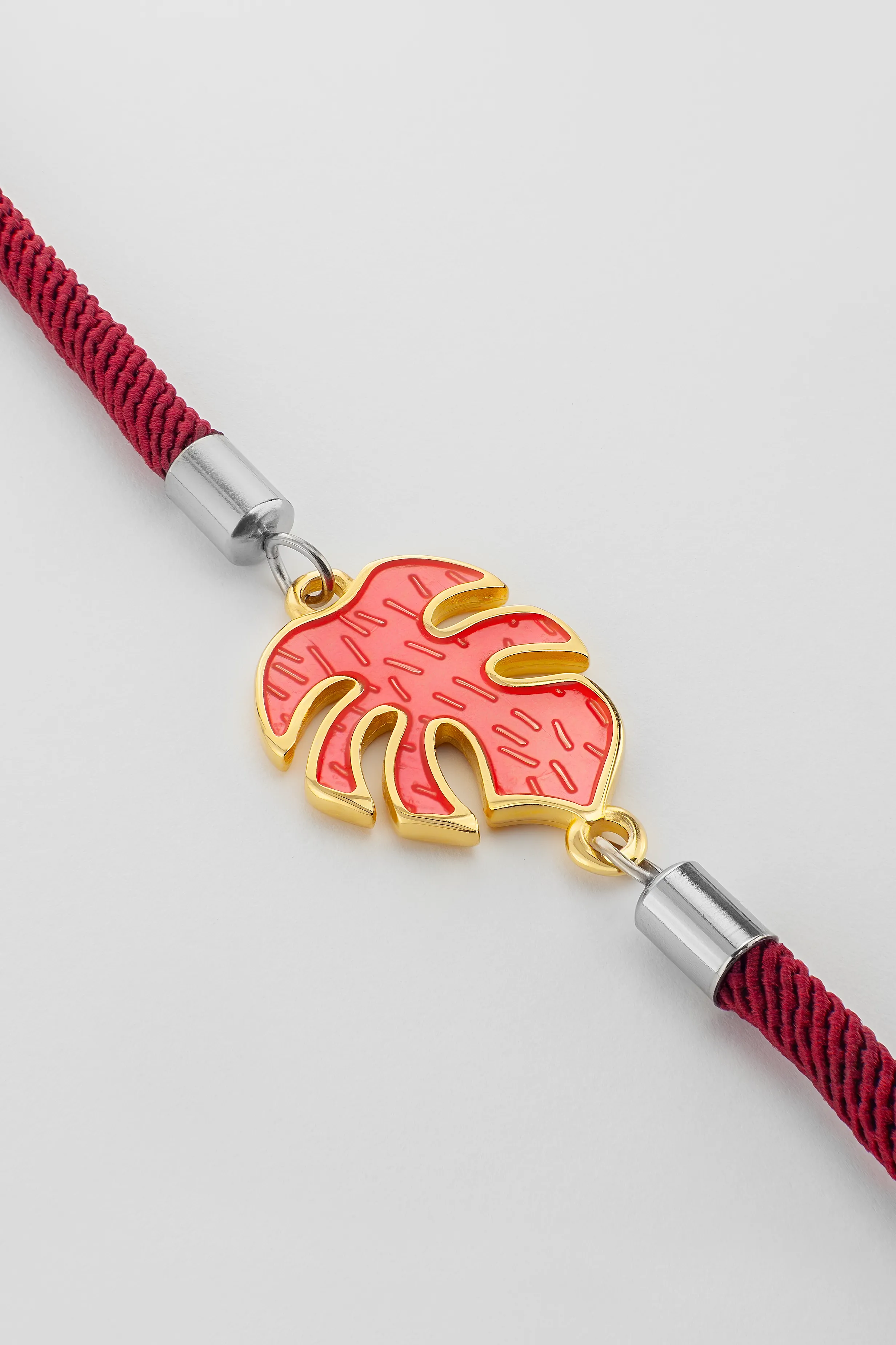 Natursymbole im Schmuck: Blaetter, Bienen, Schmetterlinge und ihre Bedeutung