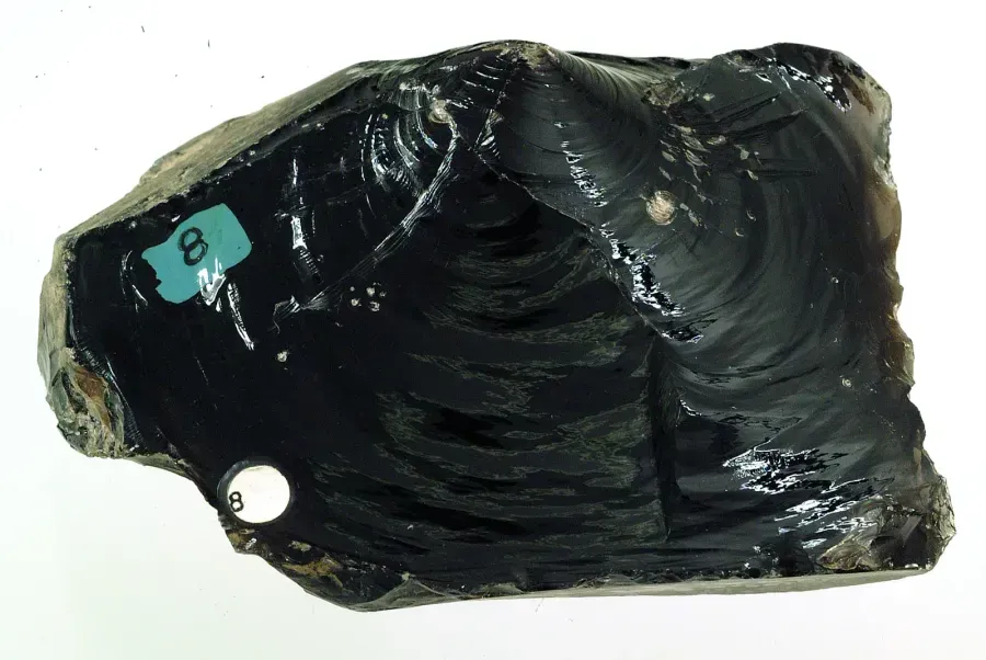 L'obsidienne en bijouterie : un verre volcanique au fil de rasoir