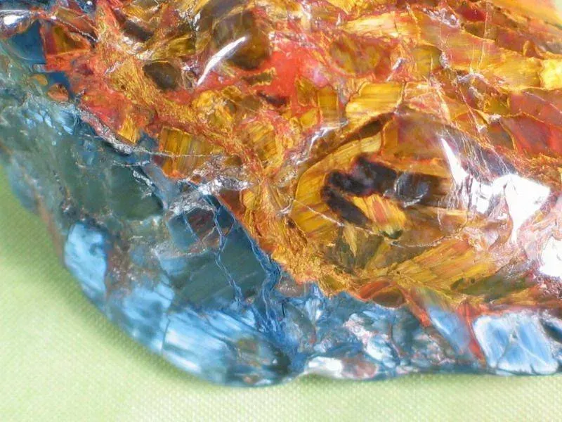 Pietersite: la pietra della tempesta, proprietà, significato e come indossarla