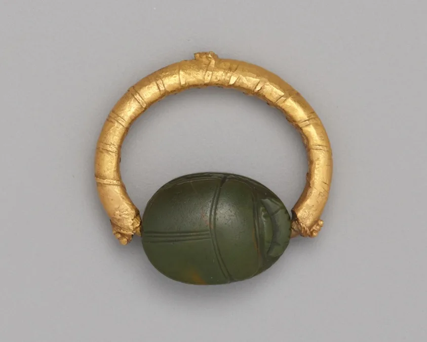 Ring mit Skarabäus-Lünette