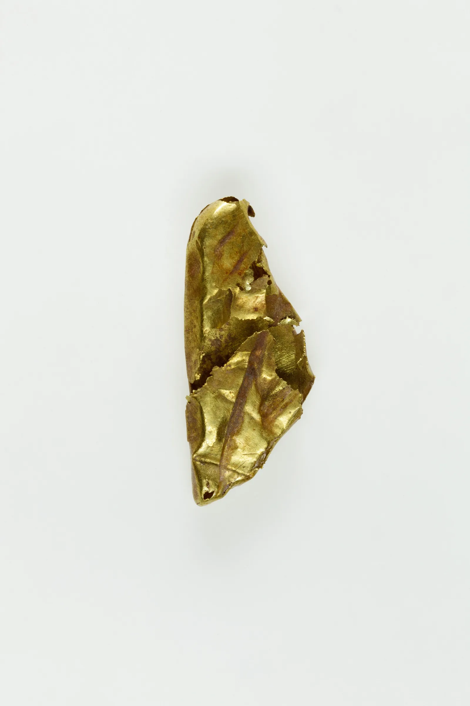 Altägyptisches Amulett in Gestalt eines Falken