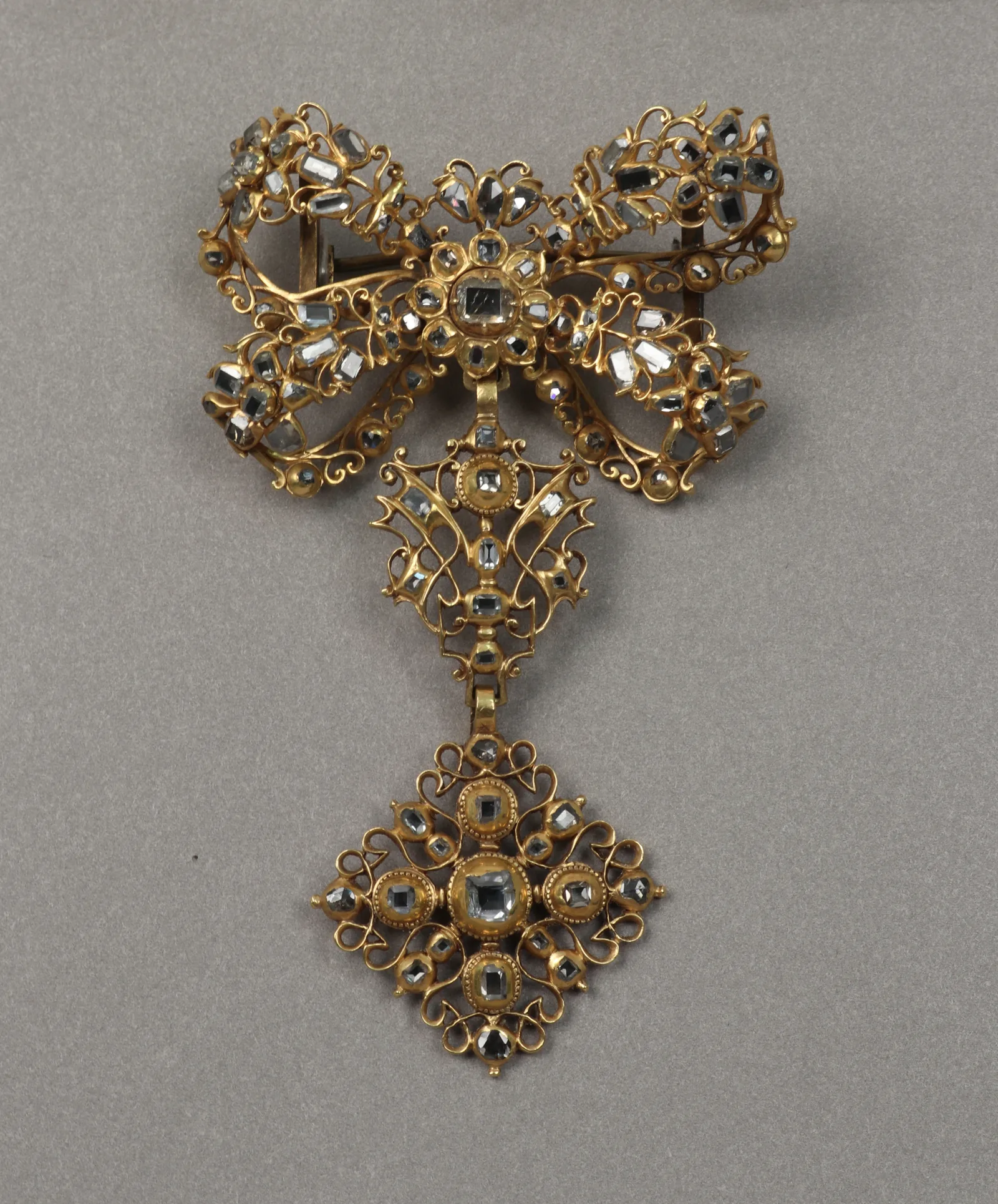 Antique gold brooch densely set with diamonds, a white sparkling glow
