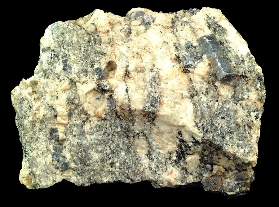 Le saphir : chimie, géologie, histoire et entretien de la pierre