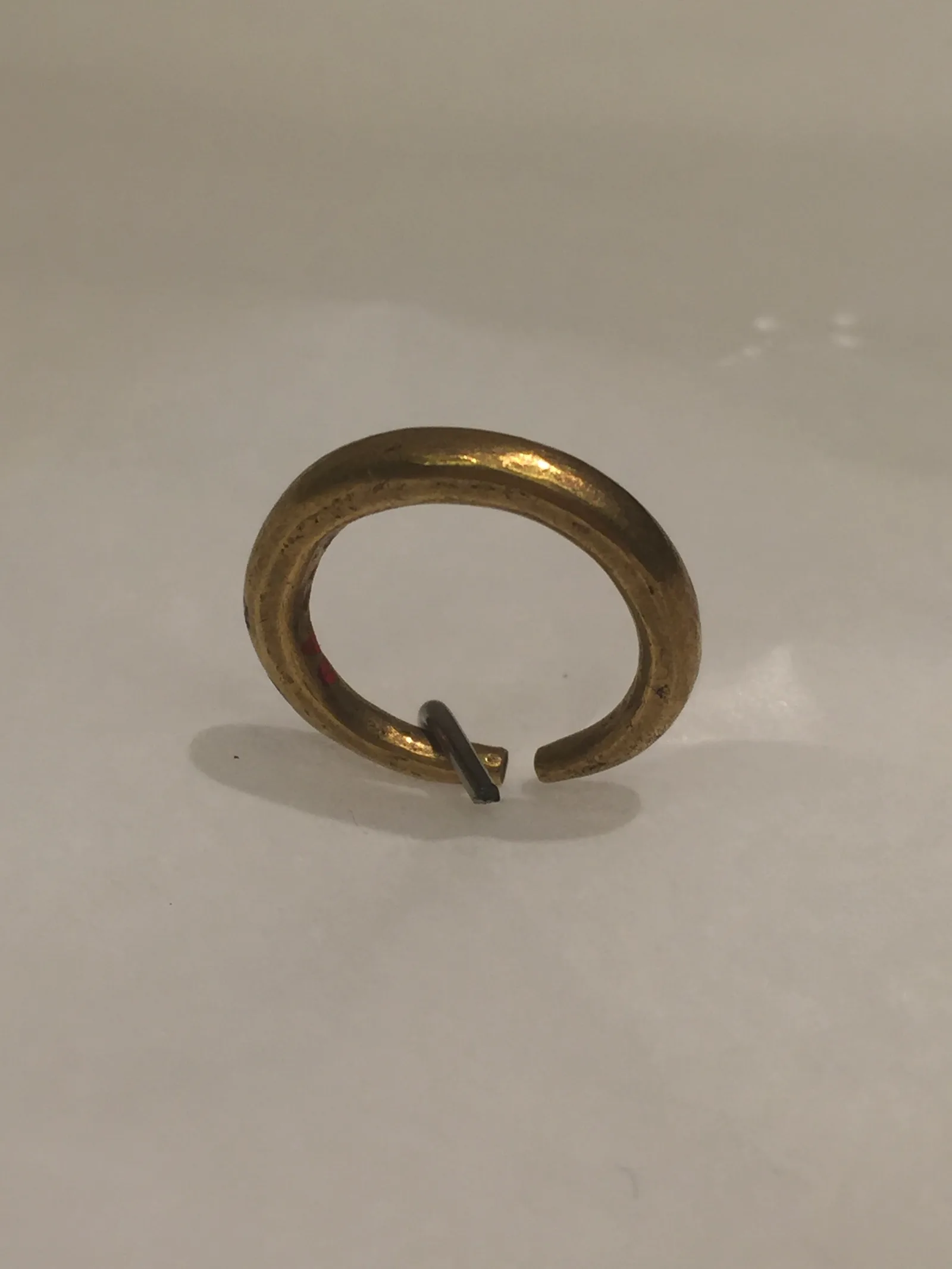 Goldener Nasenring, indischer Nath, vermutlich 19. Jahrhundert