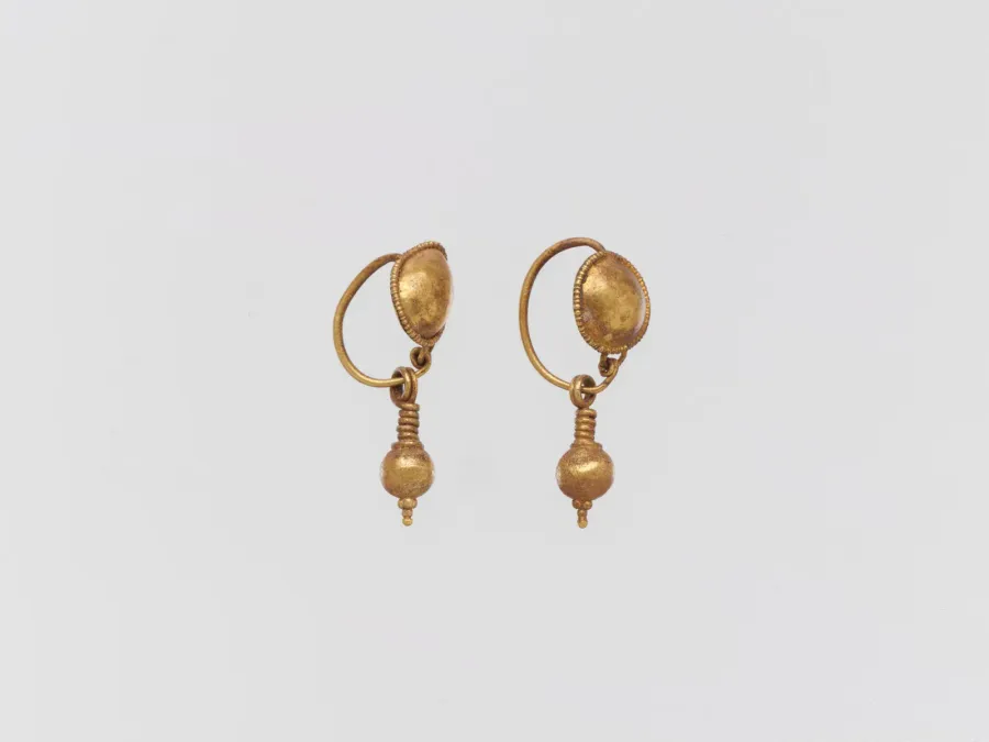 Roman gold drop earrings with disc and pendant, 2nd century A.D.