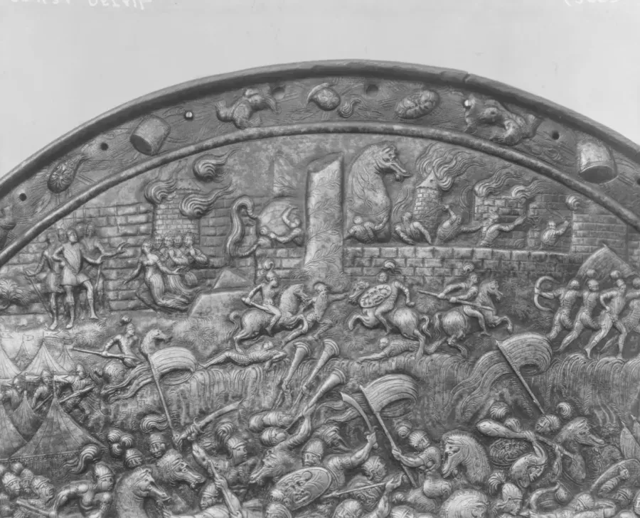 Paradeschild mit der Belagerung von Troja, französische Arbeit, um 1580