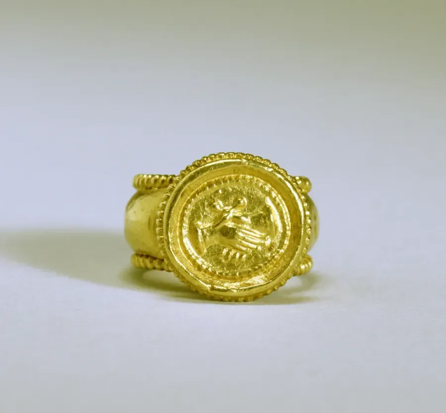 Byzantinischer Ehering aus dem 6. Jahrhundert, graviertes Gold