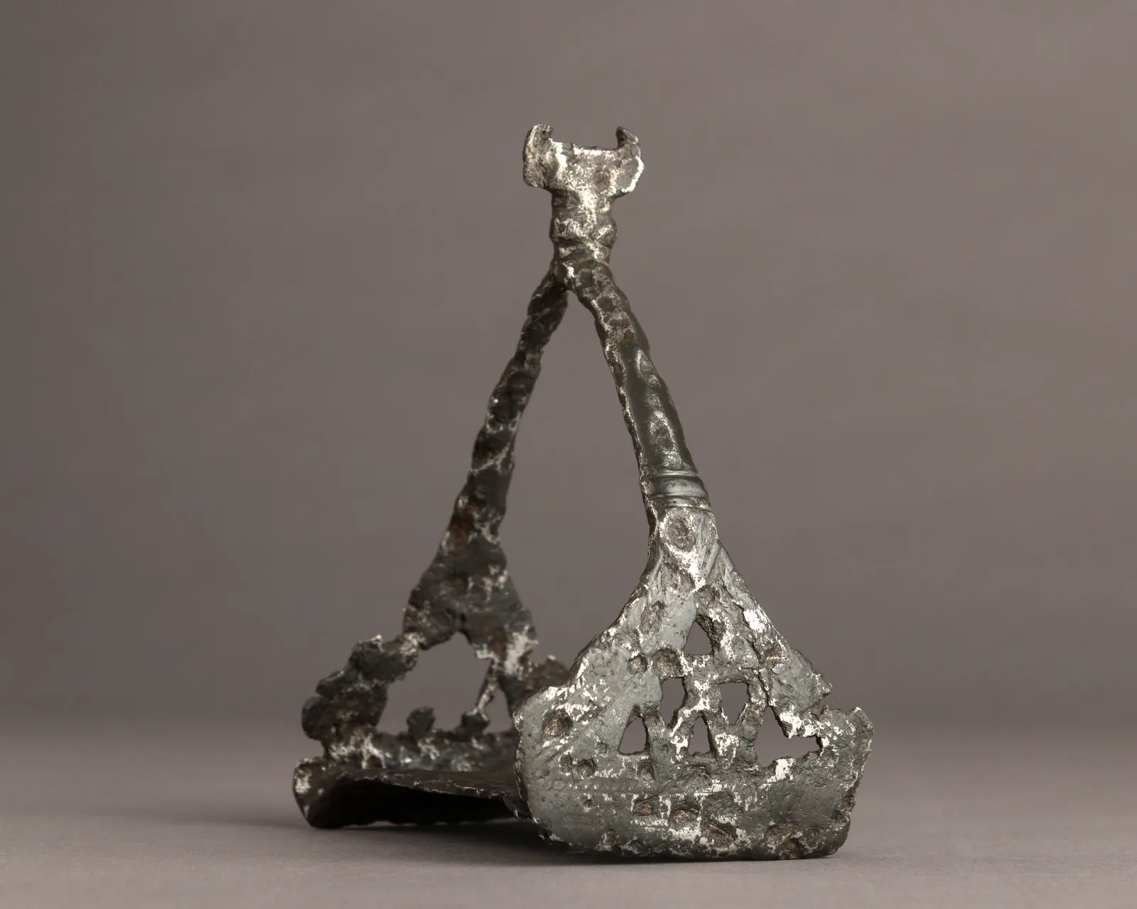 Early medieval stirrup of the 8th-9th century in iron with silver finish, Germanic-Slavic work