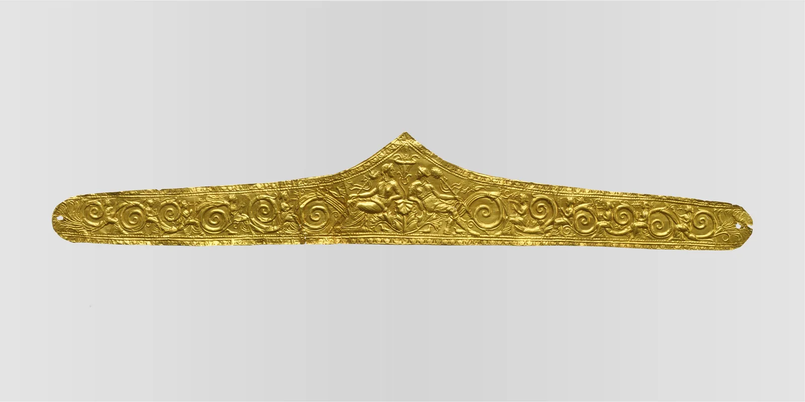 Diadema ellenistico d'oro a forma di frontone con un accento centrale sopra la fronte