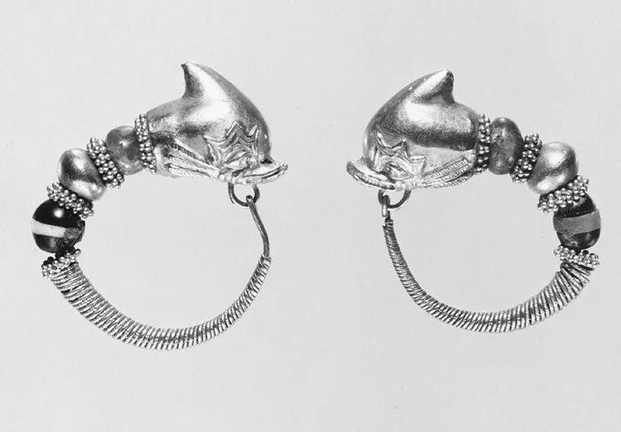 Paire de boucles d'oreilles en or avec pendentifs