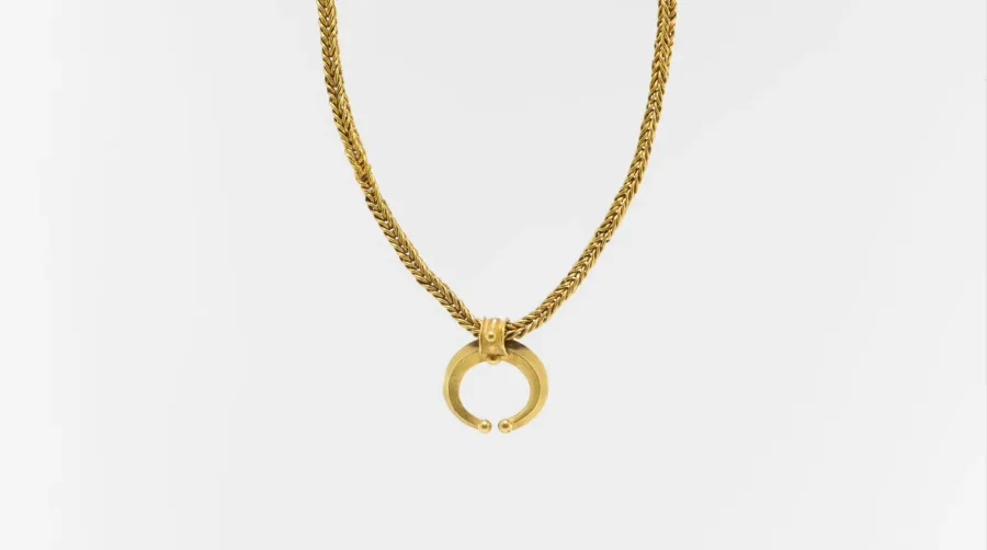 Schmuck in der Schwangerschaft: Was tragen und warum die Finger anschwellen