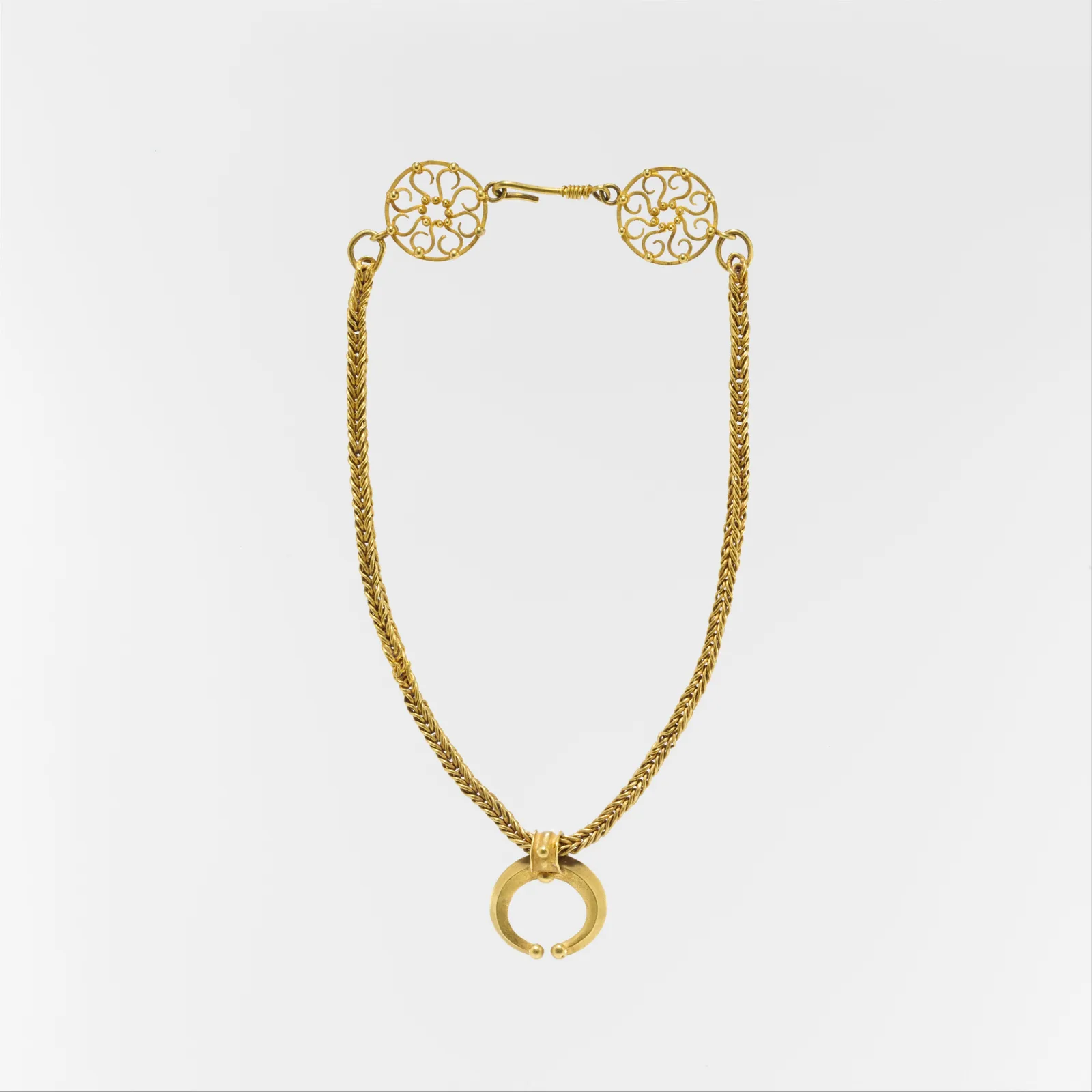 Antike römische Goldkette mit einem halbmondförmigen Anhänger