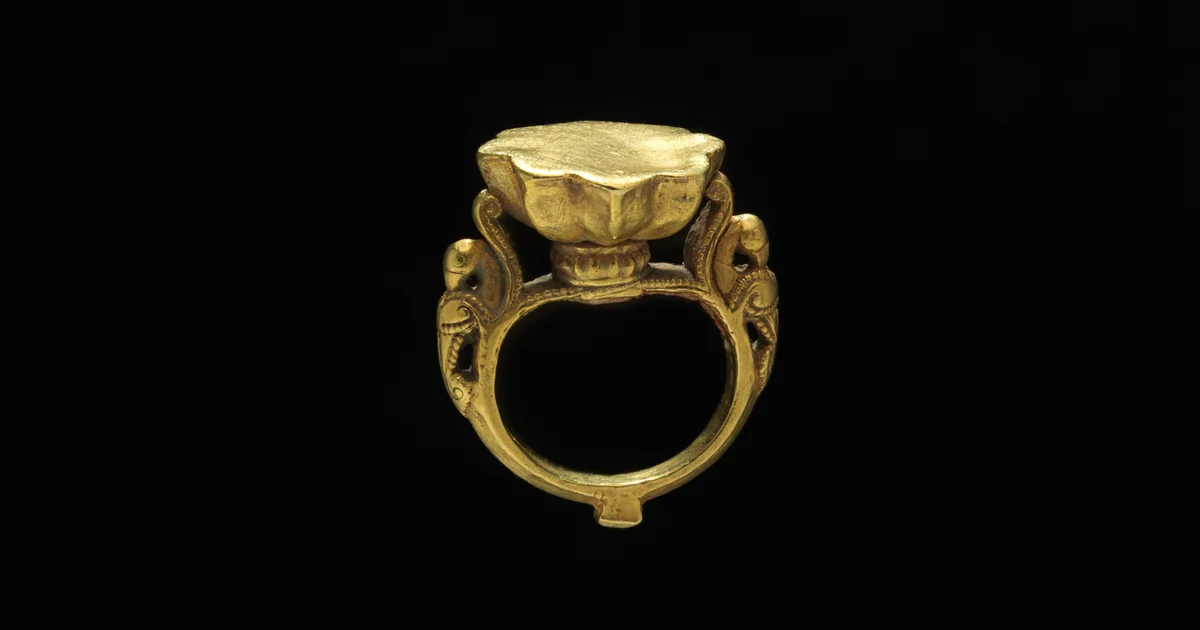 Joias estilo old money: o que se usa onde nada se compra