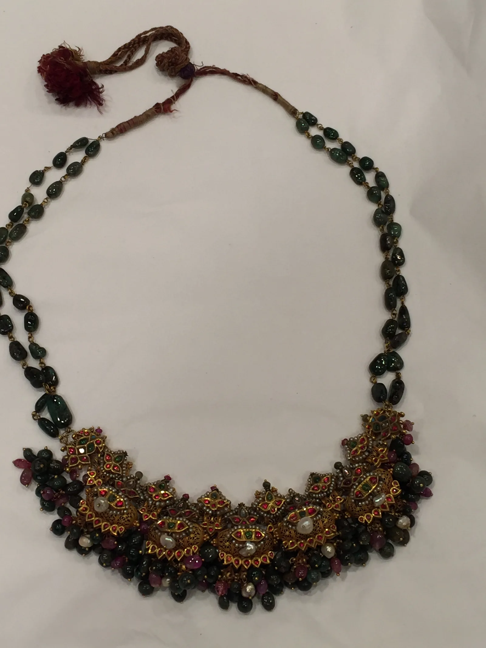 Joyas para Mujeres 50+: Guía de Estilo y Selección