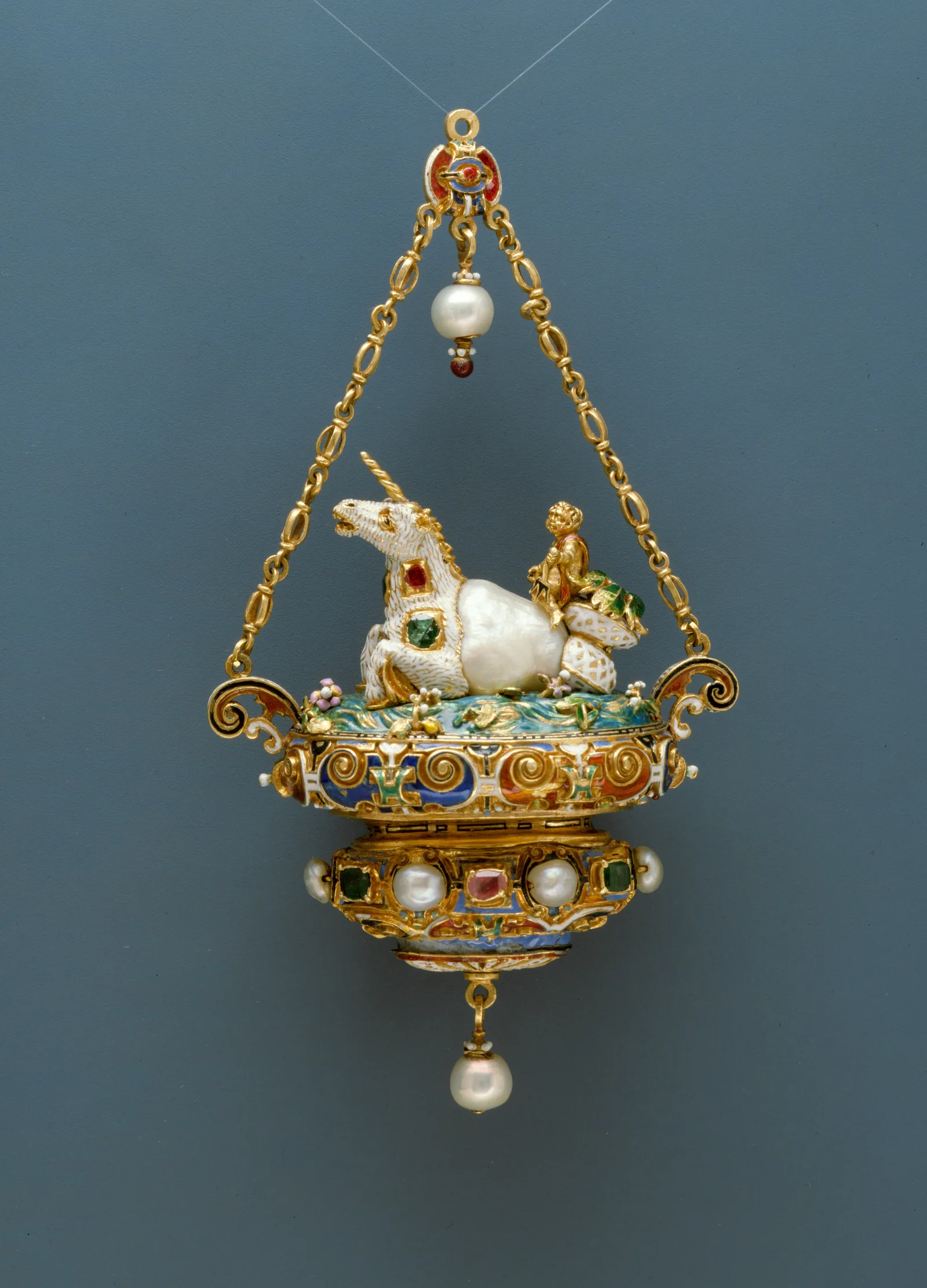 Das Einhorn im Schmuck: das Horn teurer als Gold, der Narwal statt Magie und warum dieses Tier wieder überall ist